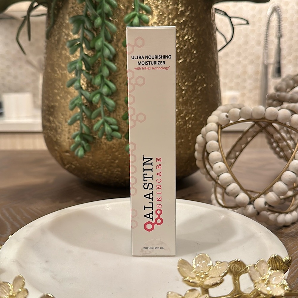 59.1 ML ULTRA NOURISHING MOISTURIZER BY ALASTIN **BRAND NEW SEALED